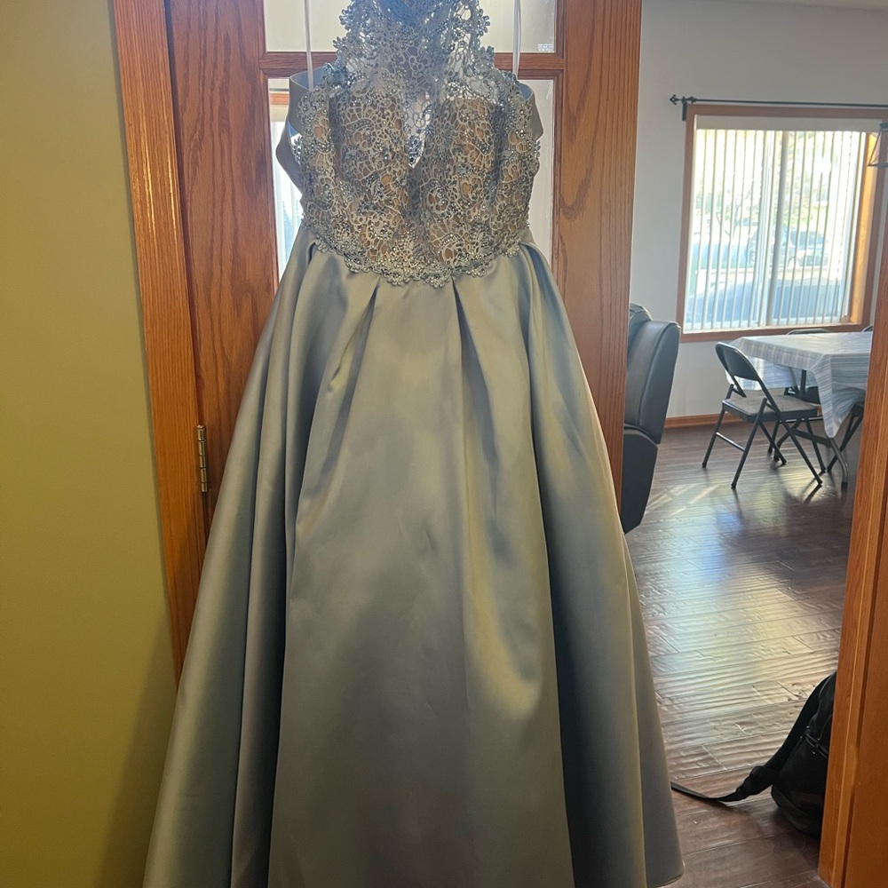 Elegant Blue Lace Evening Gown